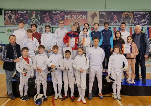 17 medalii obtinute de scrimerii sătmăreni la concursul organizat in Zrenjanin Serbia, 2023